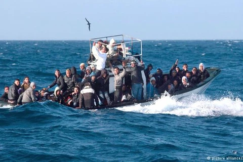Italy cứu hàng nghìn người Bắc Phi chạy nạn chiến tranh 
