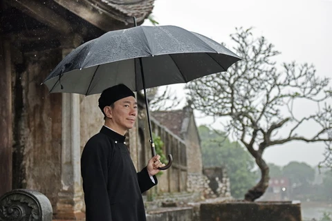 [Mega Story] Đại sứ quảng bá vẻ đẹp áo dài Việt trong mưa xuân