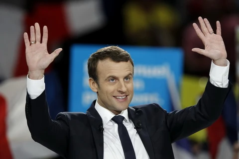 [Mega Story] Emmanuel Macron: "Tấm áo choàng cũ của con người mới"