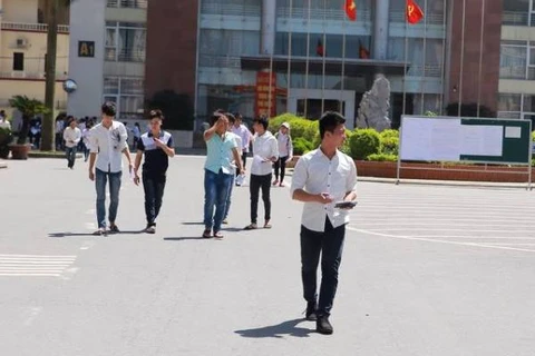 Nhiều thí sinh ra sớm tại Đại học Công nghiệp Hà Nội. (Ảnh: Lê Minh Sơn/Vietnam+)