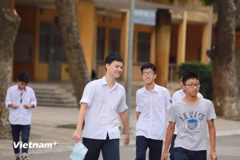 Mới hết 2/3 thời gian nhưng tại điểm thi Đại hoc Bách khoa Hà Nội đã có thí sinh rời trường thi. (Ảnh: Lê Minh Sơn/Vietnam+)