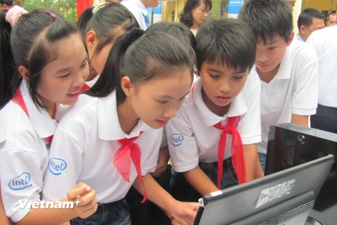 Học sinh trường Trung học cơ sở Đại Thịnh A, Mê Linh, Hà Nội. (Ảnh: Phạm Mai/Vietnam+)