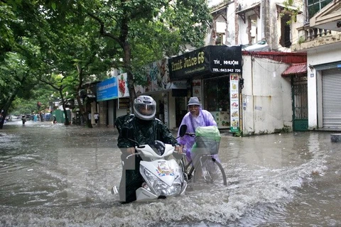 Hà Nội ngập sau trận mưa lớn. (Ảnh: TTXVN)