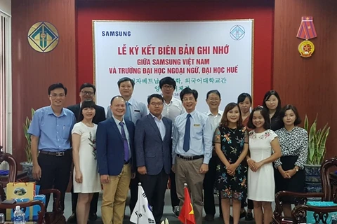Samsung Việt Nam ký kết biên bản ghi nhớ với Đại học Huế. (Ảnh: Samsung Việt Nam)