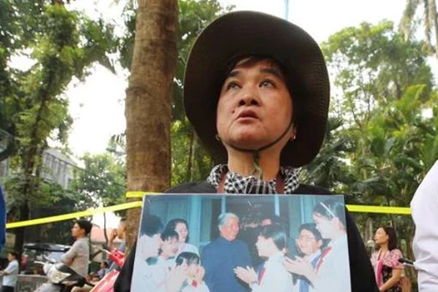 Bà Trần Thu Trang đi từ Tiền Giang ra Hà Nội viếng nguyên Tổng Bí thư Đỗ Mười. (Ảnh: Lê Minh Sơn/Vietnam+)