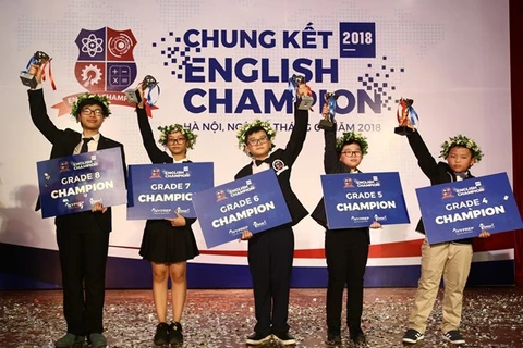 Thí sinh nhận giải thưởng cuộc thi English Champion 2018. (Ảnh: BTC)