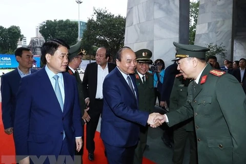 Thủ tướng Chính phủ Nguyễn Xuân Phúc đã trực tiếp kiểm tra Trung tâm báo chí và công tác chuẩn bị cho Hội nghị thượng đỉnh Hoa Kỳ-Triều Tiên lần hai. (Nguồn: TTXVN)