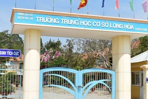 Trường Trung học cơ sở Long Hòa, nơi xảy ra vụ việc. (Ảnh: Zing.vn)