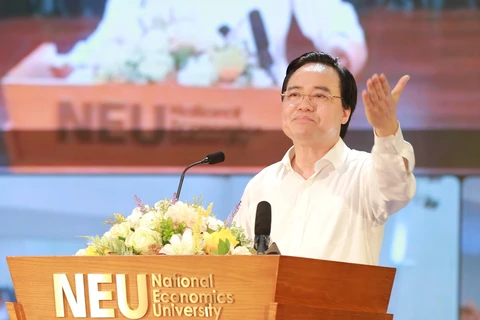 Bộ trưởng Bộ Giáo dục và Đào tạo Phùng Xuân Nhạ phát biểu chỉ đạo tại Hội nghị. (Ảnh: PV/Vietnam+)
