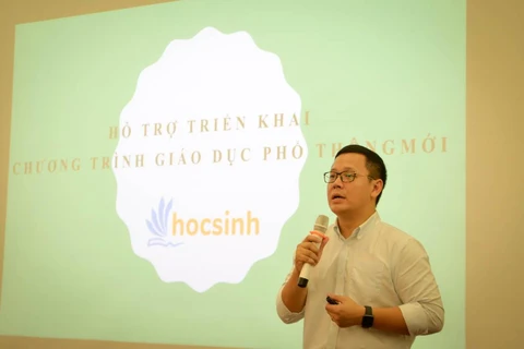 Ông Lê Anh Vinh giới thiệu về cổng giáo dục trực tuyến hocsinh.edu.vn. (Ảnh: PV/Vietnam+)
