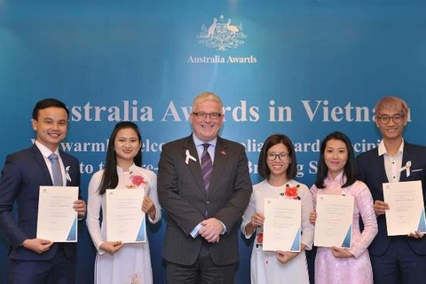 Các ứng viên nhận học bổng du học Úc. (Ảnh: PV)