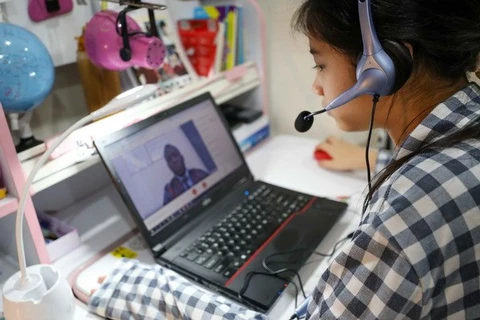 Học sinh Hà Nội học trực tuyến để phòng chống dịch COVID-19. (Ảnh: Thanh Tùng/ TTXVN)