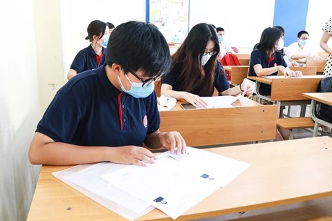 Thí sinh dự thi tốt nghiệp trung học phổ thông năm 2020, lấy kết quả xét tuyển vào các trường đại học. (Ảnh: PV/Vietnam+)