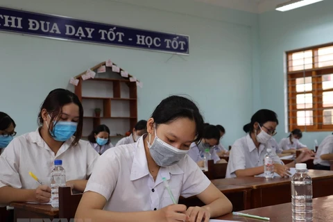 Thí sinh dự thi đợt 2 Kỳ thi tốt nghiệp trung học phổ thông tại Bình Định. (Ảnh: Tường Quân/TTXVN)
