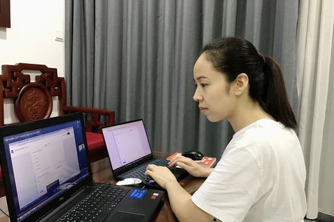 Giáo viên Hà Nội tập huấn dạy học trực tuyến. (Ảnh: CTV)