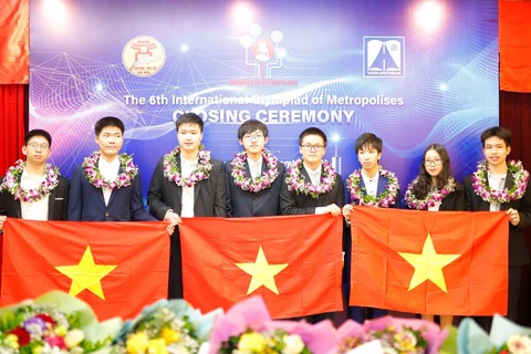 Đoàn học sinh Hà Nội tham dự cuộc thi giành giải nhì đồng đội. (Ảnh: Sở GD-ĐT Hà Nội)