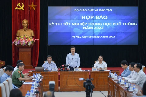 Thứ trưởng Bộ Giáo dục và Đào tạo Nguyễn Hữu Độ phát biểu tại buổi họp báo. (Ảnh: Bộ GD-ĐT)