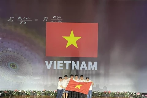 Đoàn học sinh Việt Nam dự thi Olympic Toán quốc tế năm 2022 đã đạt thành tích ấn tượng. (Ảnh: PV)