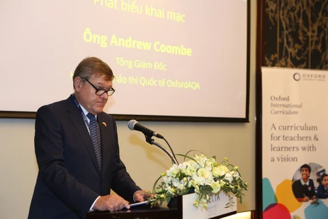 Ông Andrew Coombe, Tổng giám đốc OxfordAQA chia sẻ tại sự kiện. (Ảnh: PV)