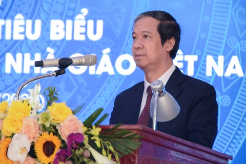 Bộ trưởng Bộ Giáo dục và Đào tạo Nguyễn Kim Sơn chia sẻ với các nhà giáo. (Ảnh: Bộ GD-ĐT)