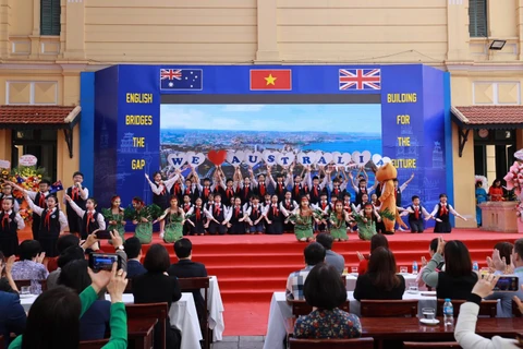 “Hello Việt Nam và We love Australia” - hai trong số rất nhiều tiết mục đặc sắc tại Ngày hội. (Ảnh: PV/Vietnam+)