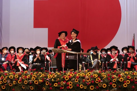 Đỗ Hữu Thành vinh dự nhận giải thưởng Sinh viên xuất sắc Đại học RMIT năm 2023. (Ảnh: PV)