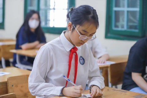 Học sinh Hà Nội tham dự kỳ thi tuyển sinh vào lớp 10 năm học 2023-2024. (Ảnh: Hoài Nam/Vietnam+)