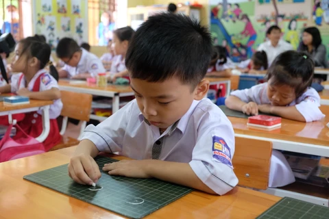 Bộ Giáo dục và Đào tạo đề nghị các bộ, địa phương vào cuộc chấn chỉnh lạm thu trong trường học. (Ảnh: PV/Vietnam+)