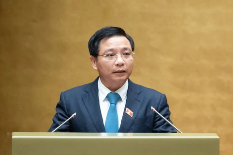 Bộ trưởng Bộ Giao thông Vận tải Nguyễn Văn Thắng trình bày tờ trình dự thảo Luật Đường bộ sửa đổi. (Ảnh: CTV/Vietnam+)