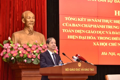 Bộ trưởng Bộ Giáo dục Nguyễn Kim Sơn phát biểu khai mạc hội nghị. (Ảnh: PV/Vietnam+)