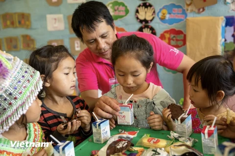 Anh Nguyễn Văn Thiết đã có ba năm đồng hành cùng Quỹ Vì tầm vóc Việt đến với các em nhỏ vùng cao. (Ảnh: PV/Vietnam+)