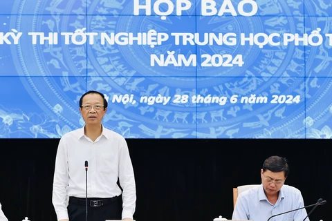 Thứ trưởng Phạm Ngọc Thưởng thông tin tại buổi họp báo. (Ảnh: PV/Vietnam+)