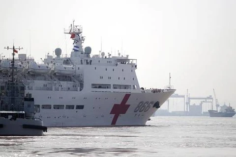 Tàu bệnh viện Trung Quốc cứu trợ Philippines sau bão Haiyan