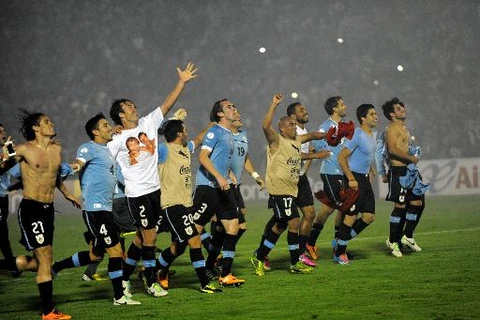 Giành vé cuối, Uruguay vẫn là hạt giống World Cup 2014