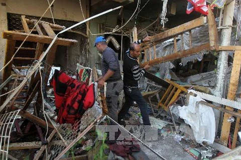  Hiện trường một vụ nổ bên ngoài một quán cà phê ở khu vực Bayaa ngày 21/11. AFP-TTXVN