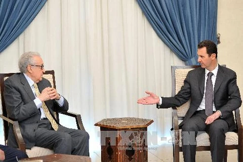 Tổng thống Syria Bashar Al-Assad (phải)