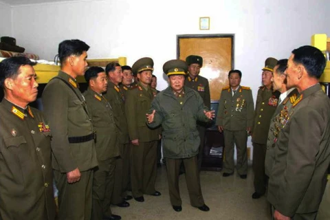 Tướng Choe Ryong-Hae.(giữa) hiện được coi là nhân vật số 2 tại Triều Tiên (Nguồn: Rodong Sinmun)