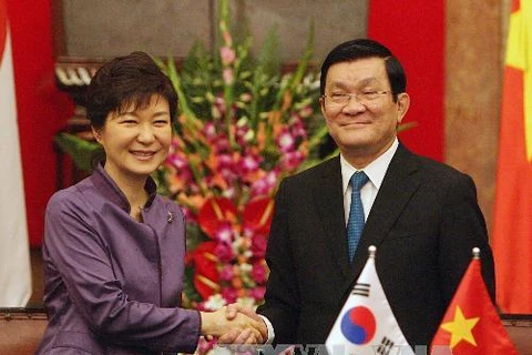 Chủ tịch nước Trương Tấn Sang và Tổng thống Hàn Quốc Park Geun Hye trong chuyến thăm Việt Nam của bà Park tháng 9/2013. Ảnh: Nguyễn Khang – TTXVN