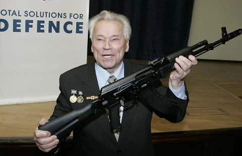 "Cha đẻ" súng AK-47 Kalashnikov huyền thoại qua đời