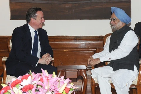 Ấn Độ và Anh là những cột trụ của kinh tế thế giới trong tương lai. Ảnh: Hội đàm giữa Thủ tướng Ấn Độ Manmohan Singh (phải) và Thủ tướng Anh David Cameron (Nguồn: AFP/TTXVN)