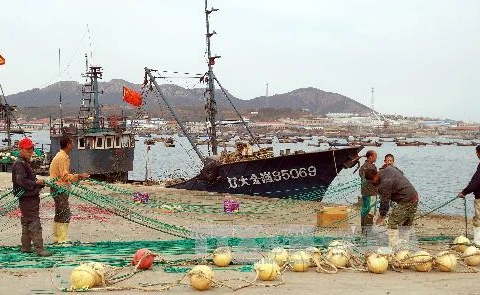 Trung Quốc đã ra lệnh cho tàu cá nước ngoài phải xin phép chính quyền địa phương trước khi đánh bắt hoặc thăm dò cá tại 2/3 diện tích Biển Đông.(Ảnh minh họa: THX/ TTXVN)