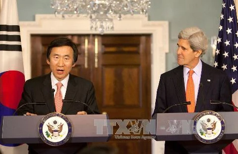 Họp báo chung giữa Ngoại trưởng Hàn Quốc Yun Byung-se và Ngoại trưởng Mỹ John Kerry (Nguồn: TTXVN)