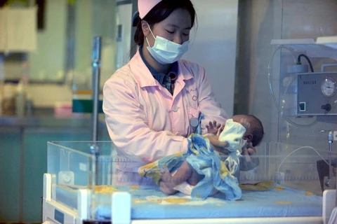 Trung Quốc: Bác sĩ, y tá sản khoa cấu kết buôn bán trẻ sơ sinh