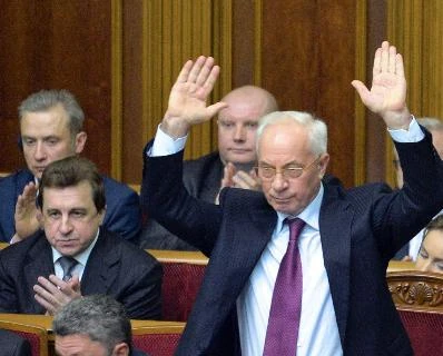 Thủ tướng Nikolay Azarov đã chấp nhận "đầu hàng" (Nguồn: AFP/TTXVN)