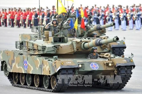 Xe tăng K1A1 của quân đội Hàn Quốc tham gia lễ duyệt binh tại căn cứ không quân ở Seongnam, phía nam thủ đô Seoul. AFP-TTXVN