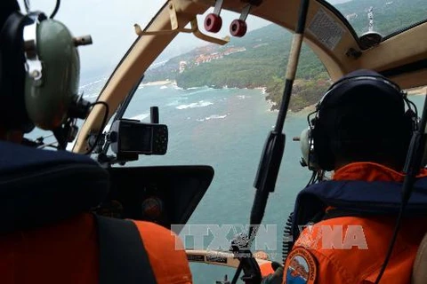 Trực thăng tìm kiếm du khách Nhật mất tích tại Indonesia (Nguồn: TTXVN)