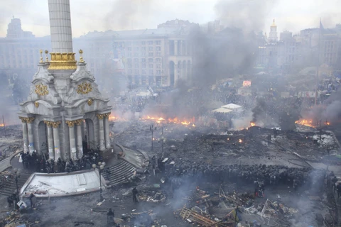 Hình ảnh sốc về thủ đô Kiev trước và sau bạo loạn