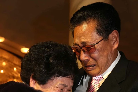 Cuộc đoàn tụ đẫm nước mắt của hai miền Triều Tiên