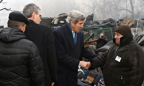 Ngoại trưởng Mỹ John Kerry thăm Kiev hôm 4/3 (Nguồn: AFP)