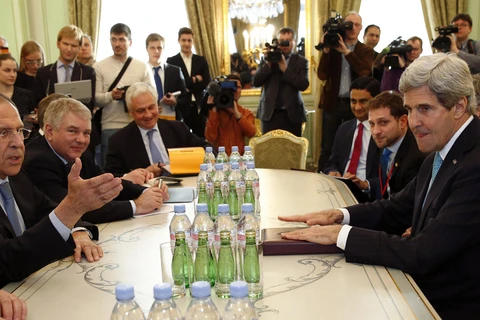 Ngoại trưởng Nga Lavrov và người đồng cấp Mỹ John Kerry trong buổi hội kiến ở Paris (Nguồn: AFP)
